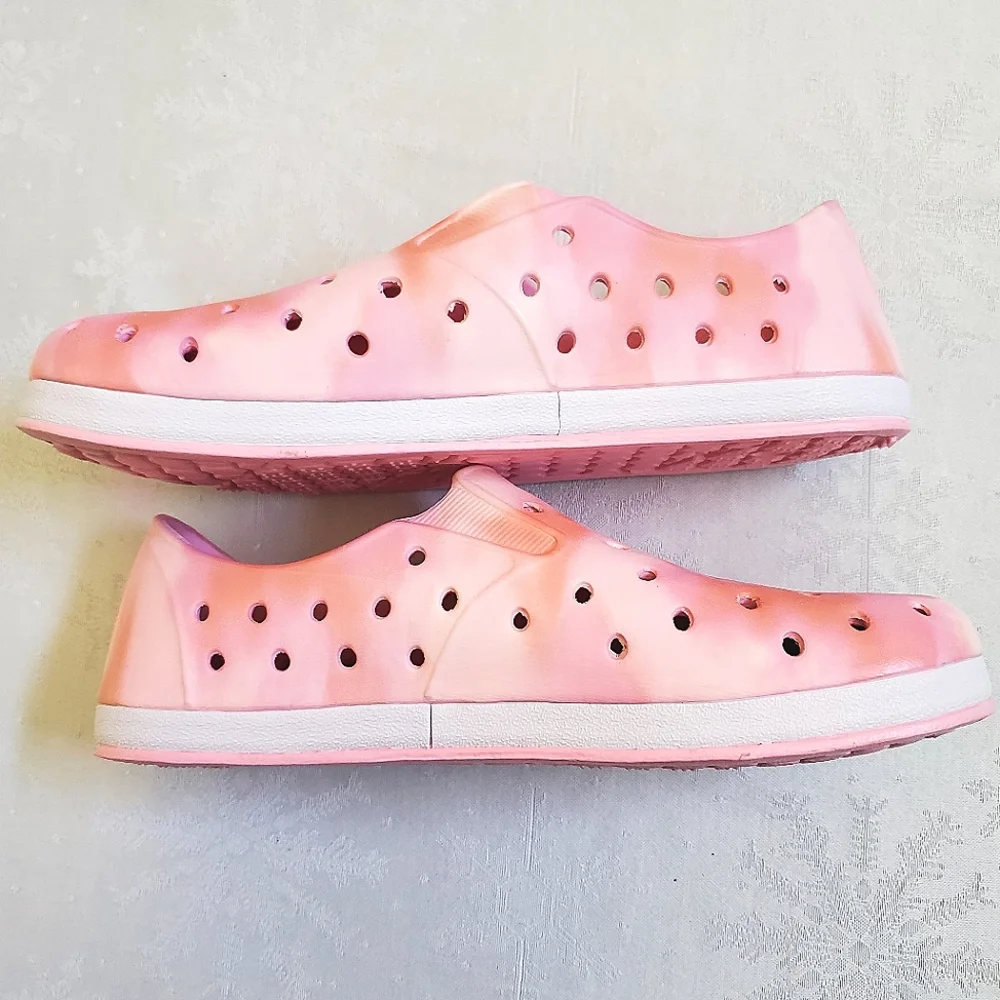 Cat & Jack Pink Marbled Water Shoes Big Girl Size 4